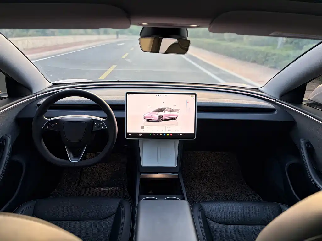 Tesla Model 3 — миниатюра 8
