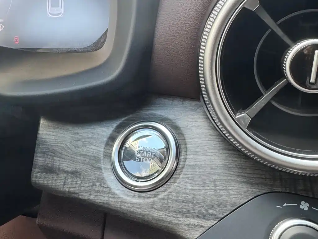 WEI PAI WEI BRAND VV7