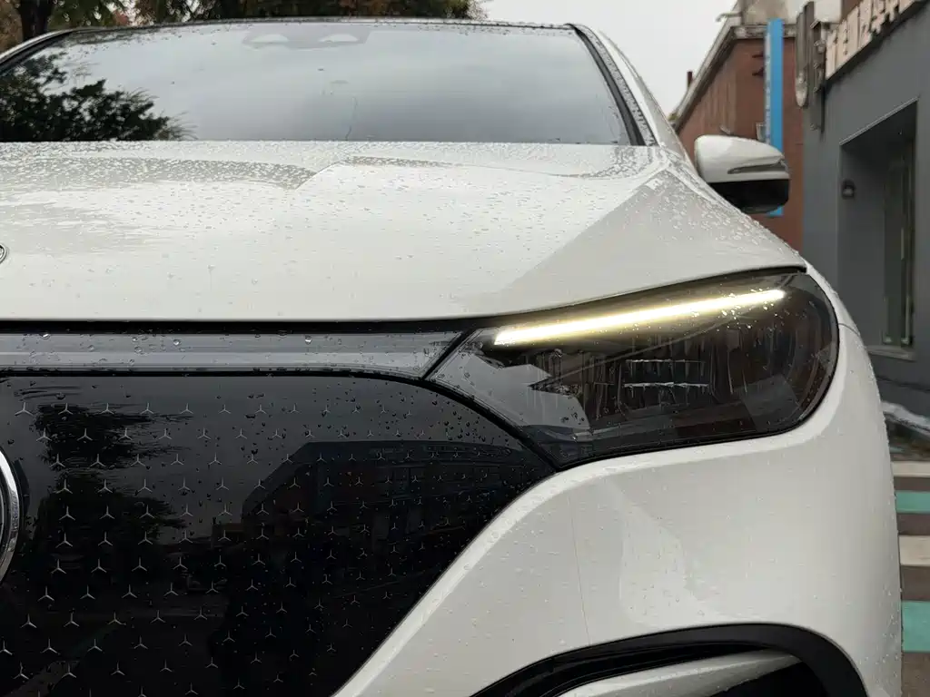 Mercedes-Benz EQE SUV — миниатюра 10