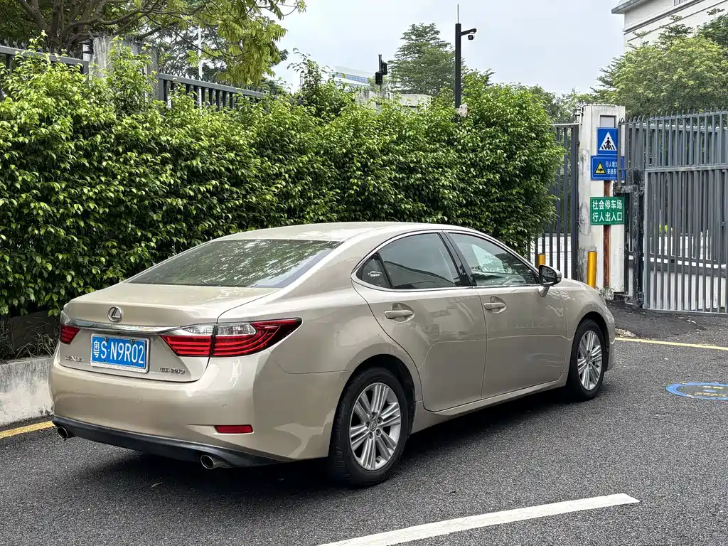Lexus ES — миниатюра 7