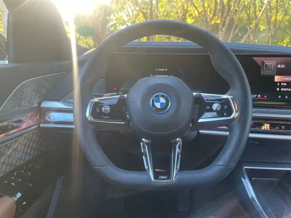 BMW i7 — миниатюра 13