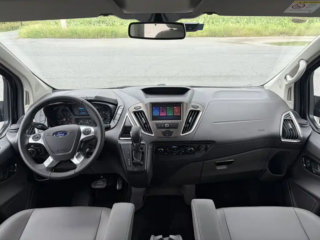 Ford Tourneo — миниатюра 7