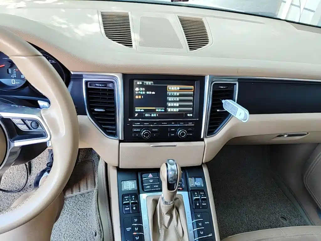 Porsche Macan — миниатюра 13