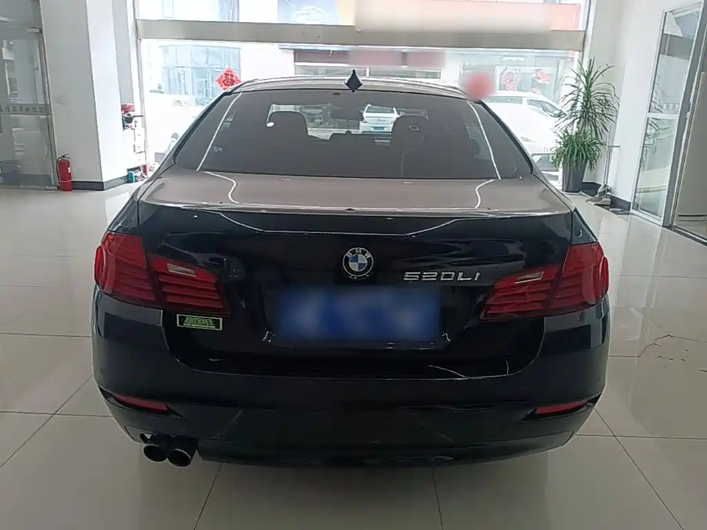 BMW 5 Series — миниатюра 6