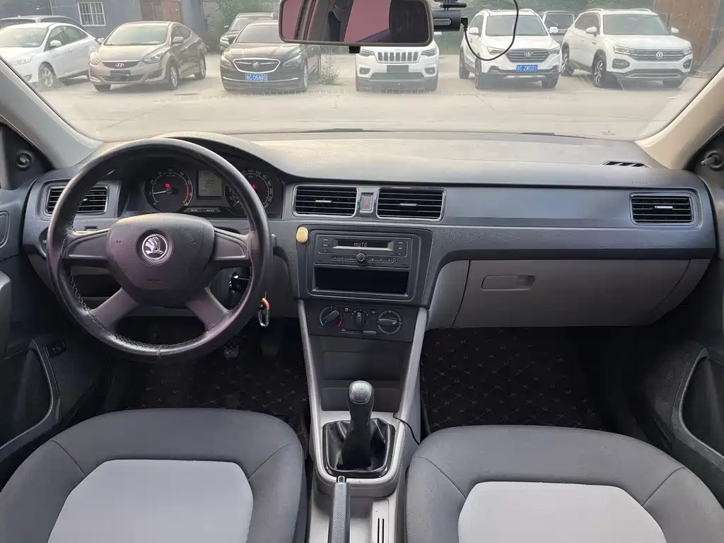 Skoda Rapid — миниатюра 10