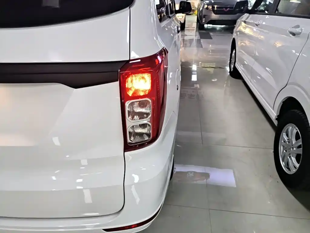 Wuling Hongguang — миниатюра 8