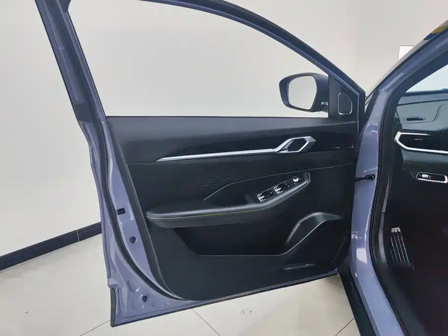 Geely Binyue — миниатюра 7