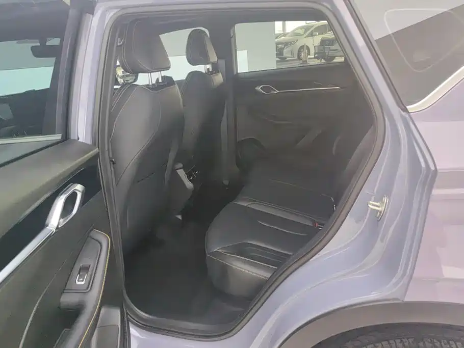 Geely Binyue — миниатюра 11