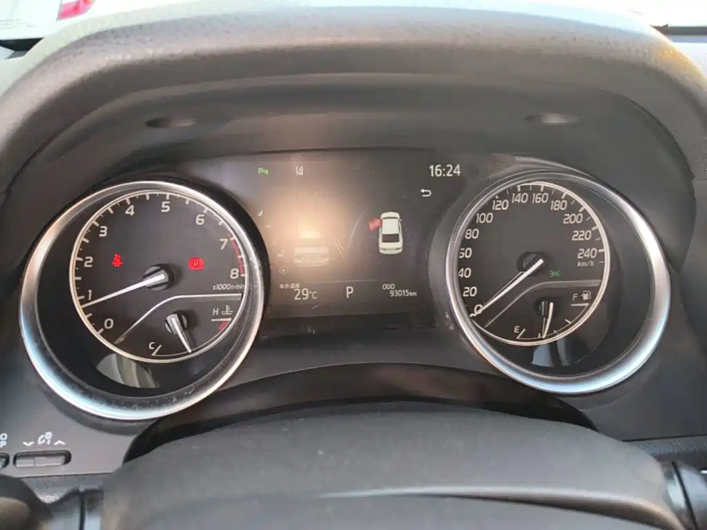 Toyota Camry — миниатюра 12