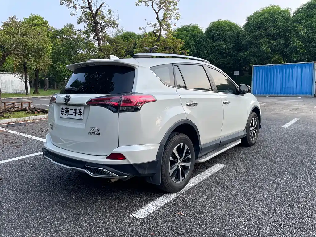 Toyota RAV4 — миниатюра 12