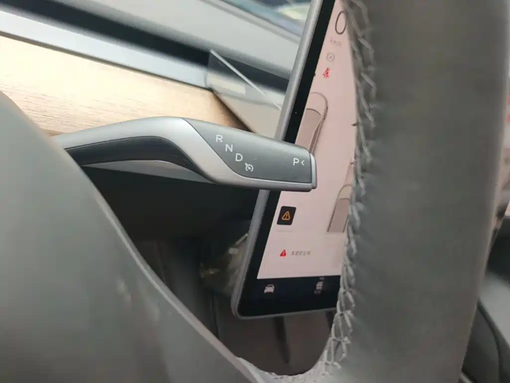 Tesla Model 3 — миниатюра 14