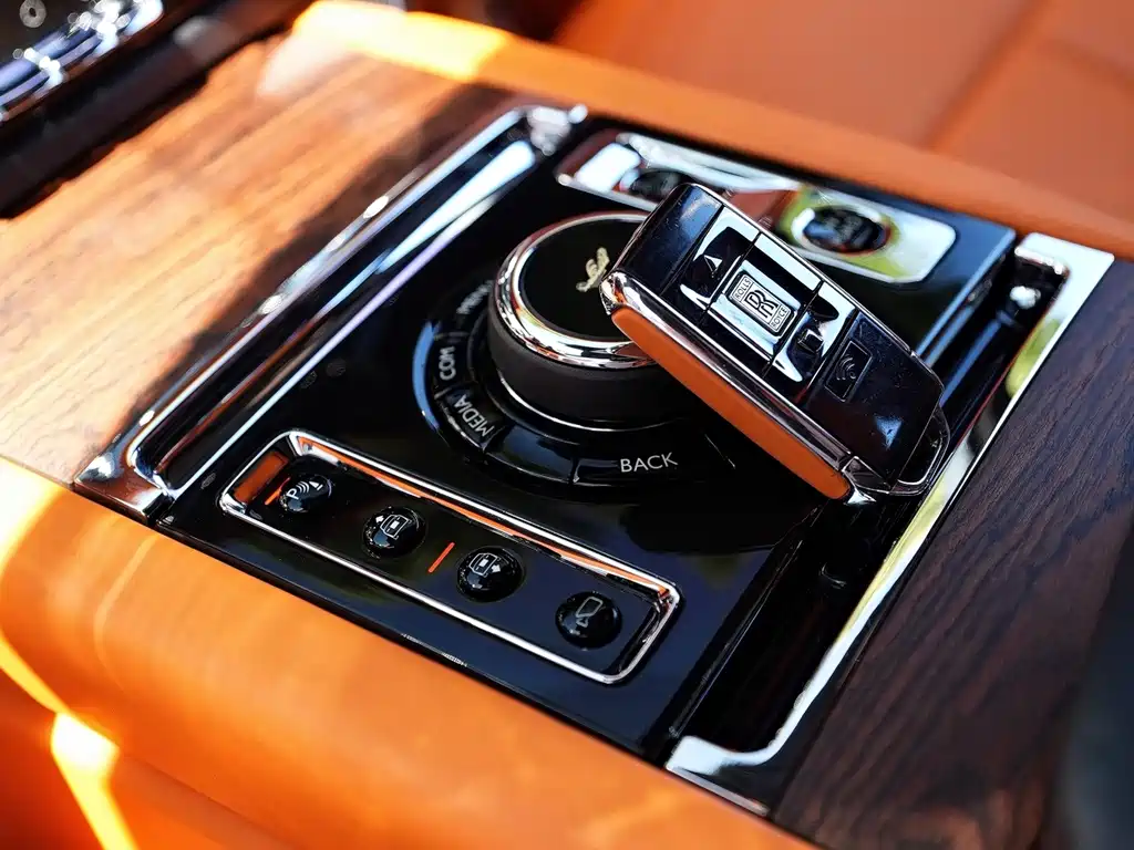 Rolls-Royce Cullinan — миниатюра 15