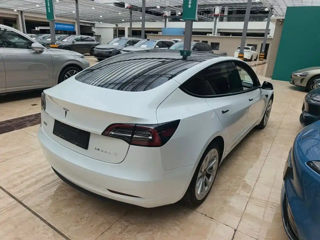 Tesla Model 3 — миниатюра 7