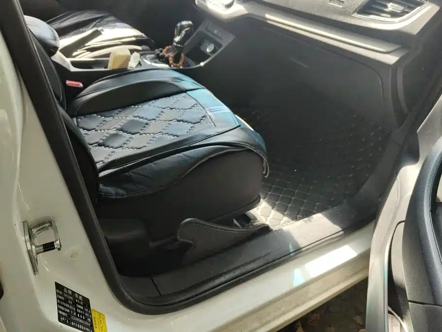 Roewe 360 — миниатюра 8