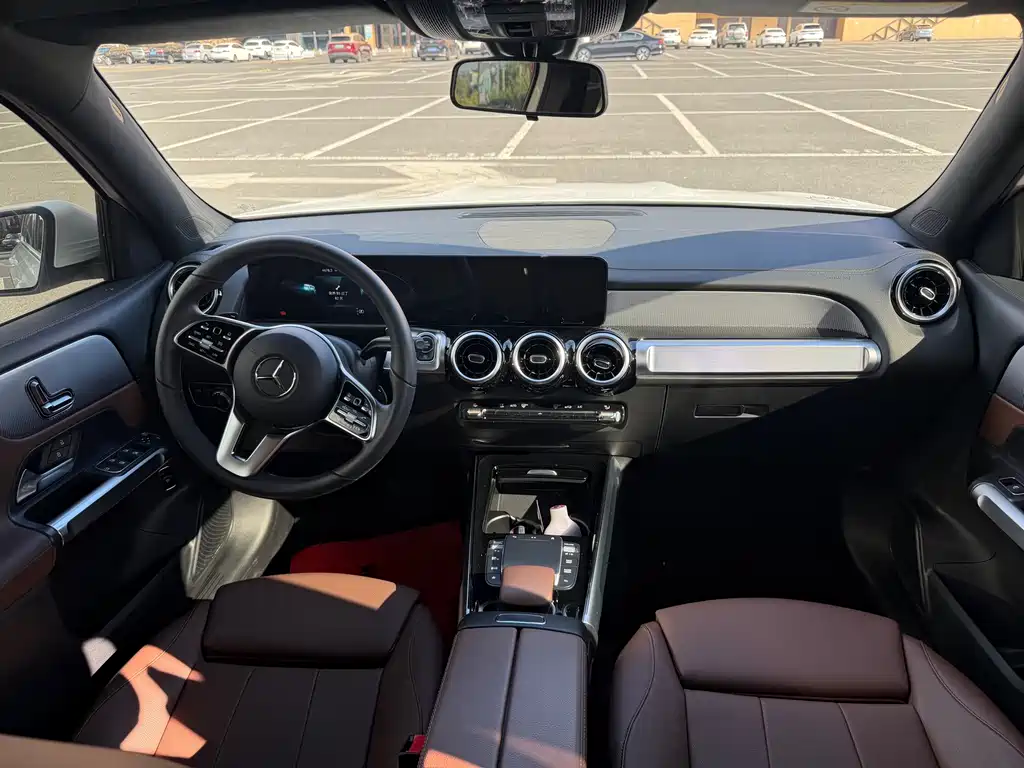 Mercedes-Benz GLB — миниатюра 21