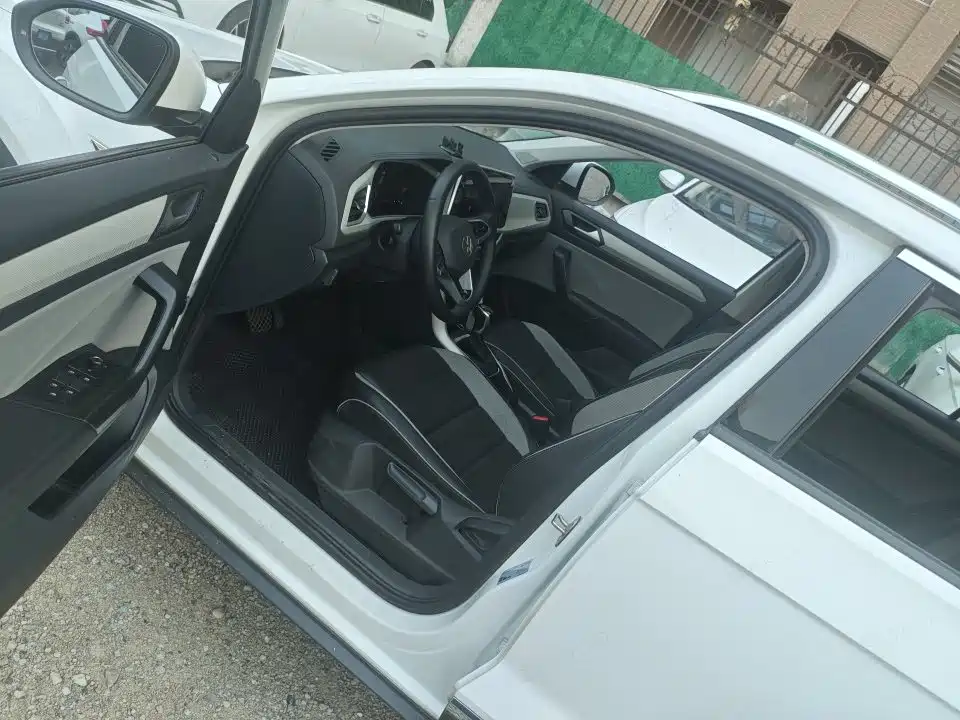 Volkswagen T-Roc — миниатюра 5