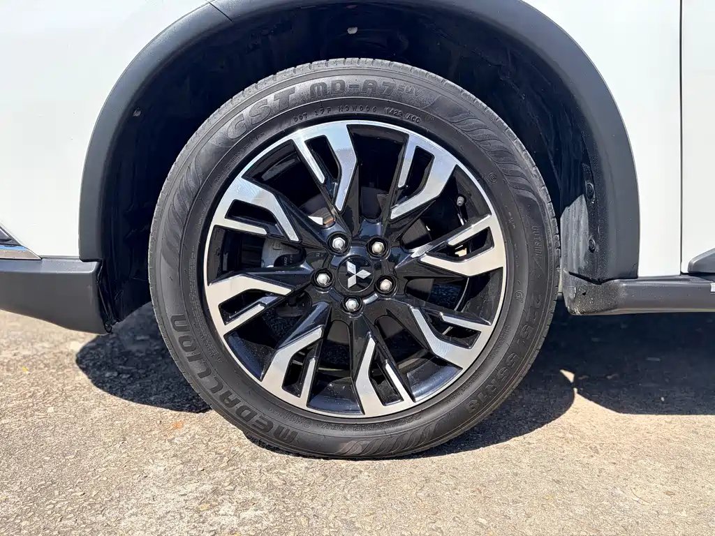 Mitsubishi Outlander — миниатюра 11