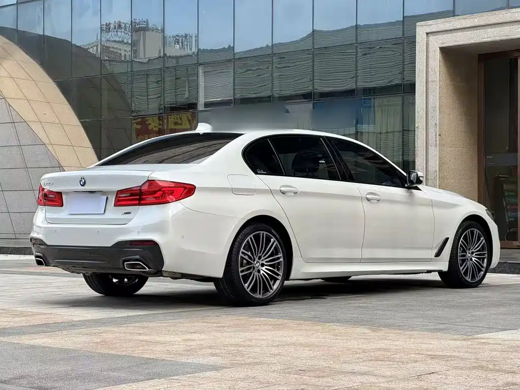BMW 5 Series — миниатюра 16