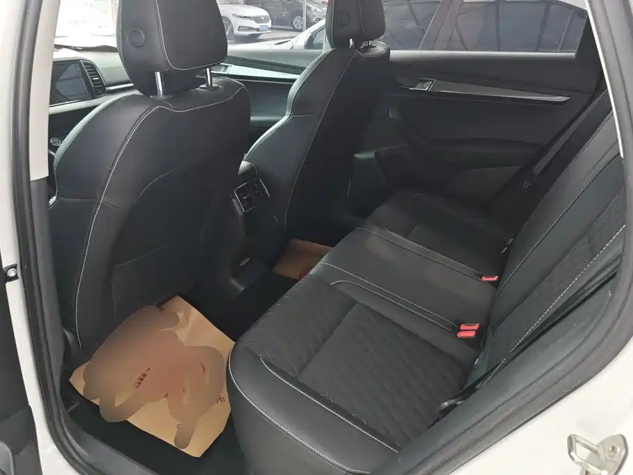 Skoda Karoq — миниатюра 11