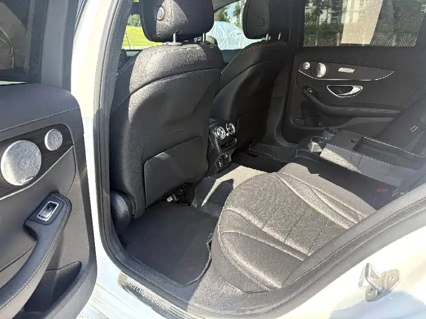 Mercedes-Benz C-Class — миниатюра 4