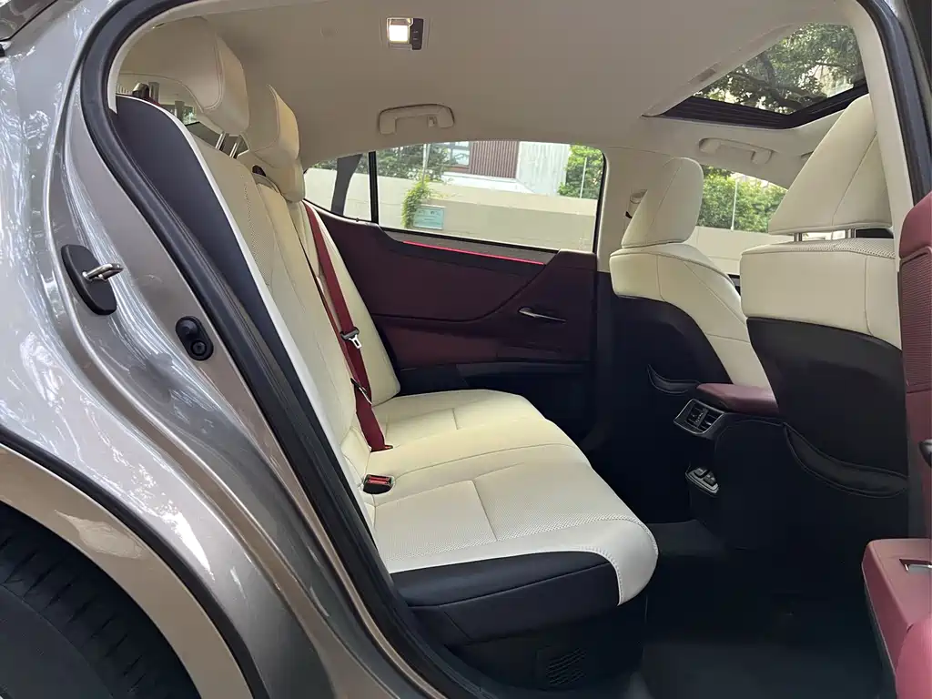 Lexus ES — миниатюра 10