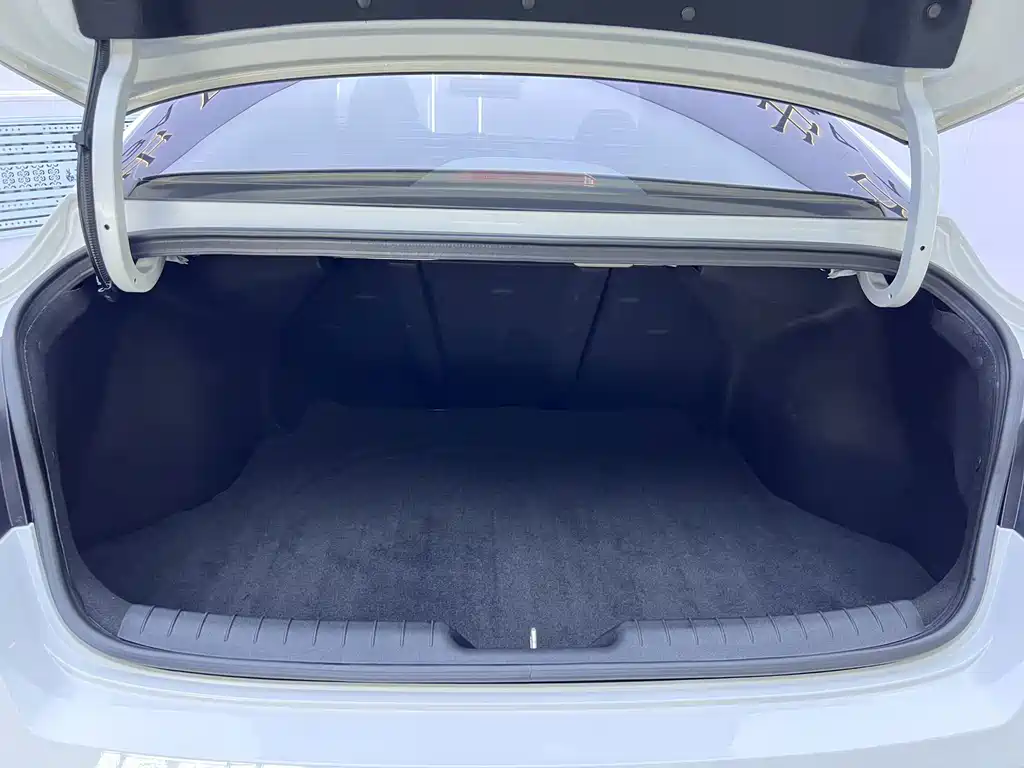 Hyundai Elantra — миниатюра 17