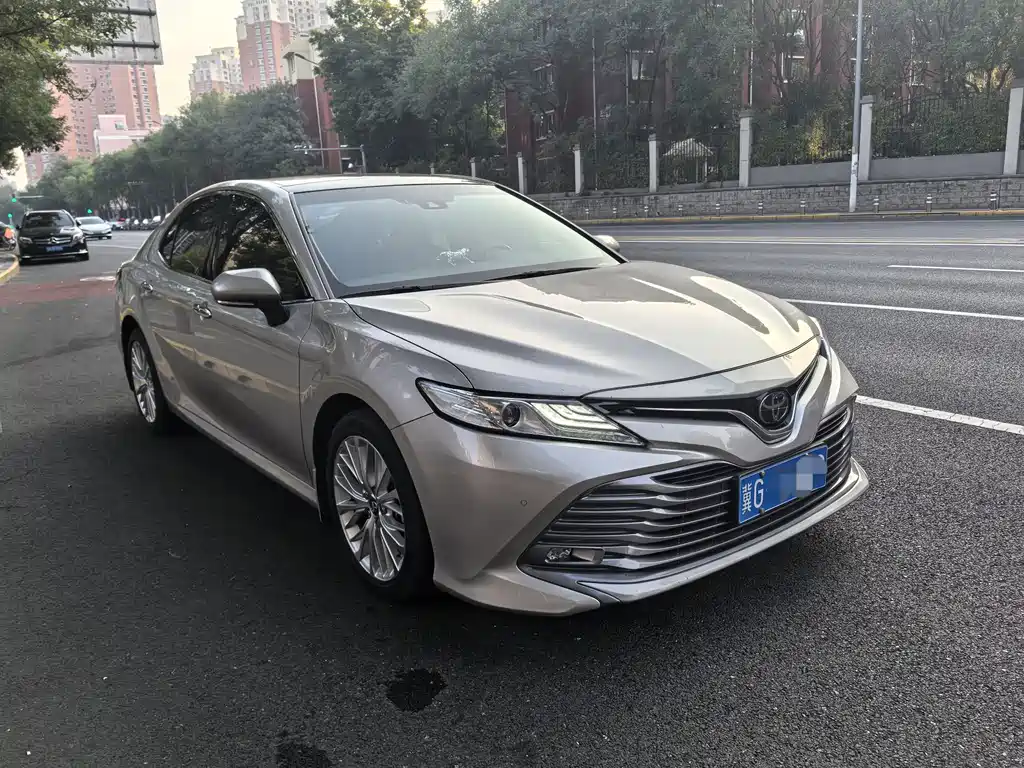 Toyota Camry — миниатюра 2