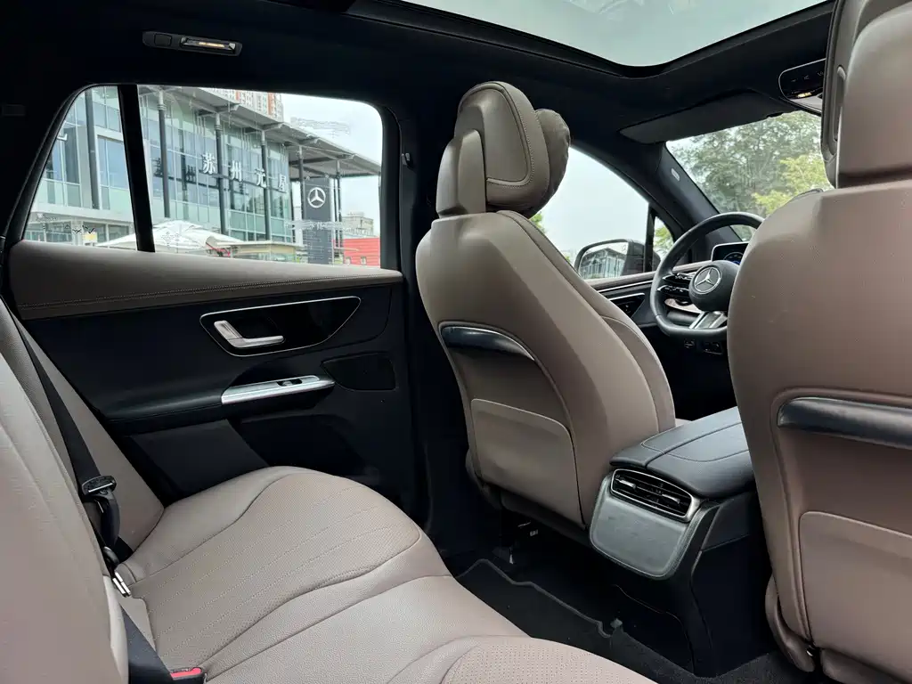 Mercedes-Benz EQE SUV — миниатюра 11