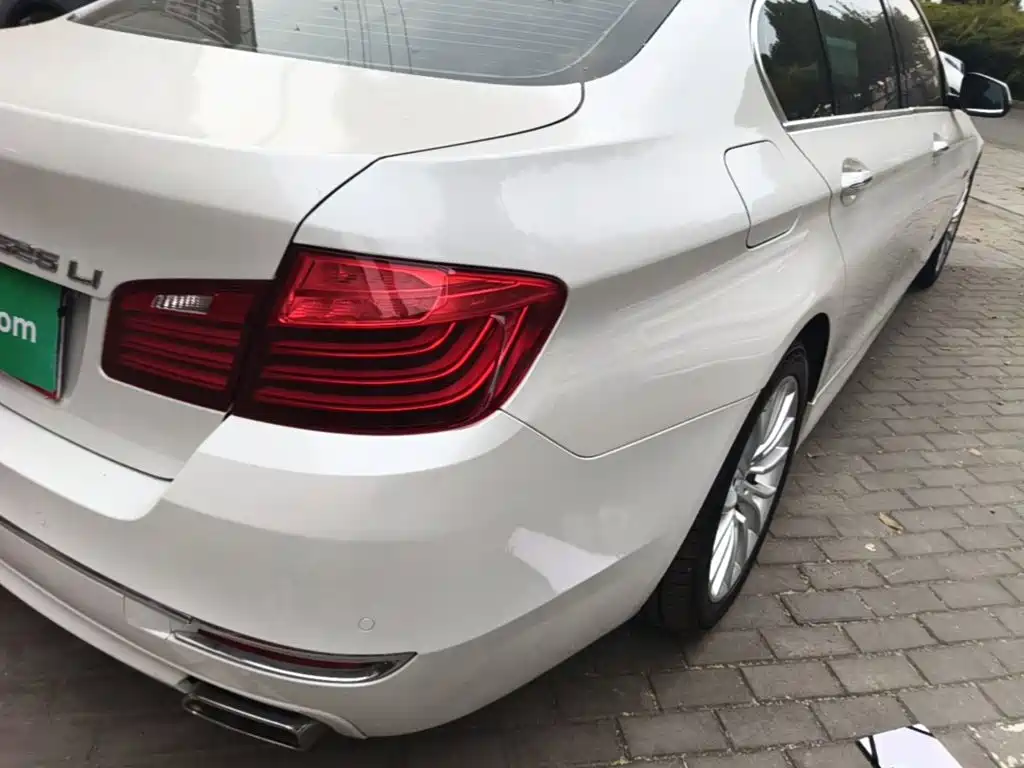 BMW 5 Series — миниатюра 8