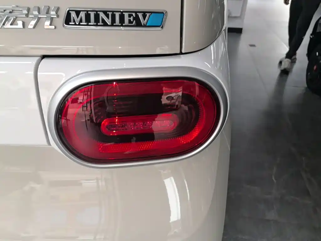 Wuling MINIEV — миниатюра 8