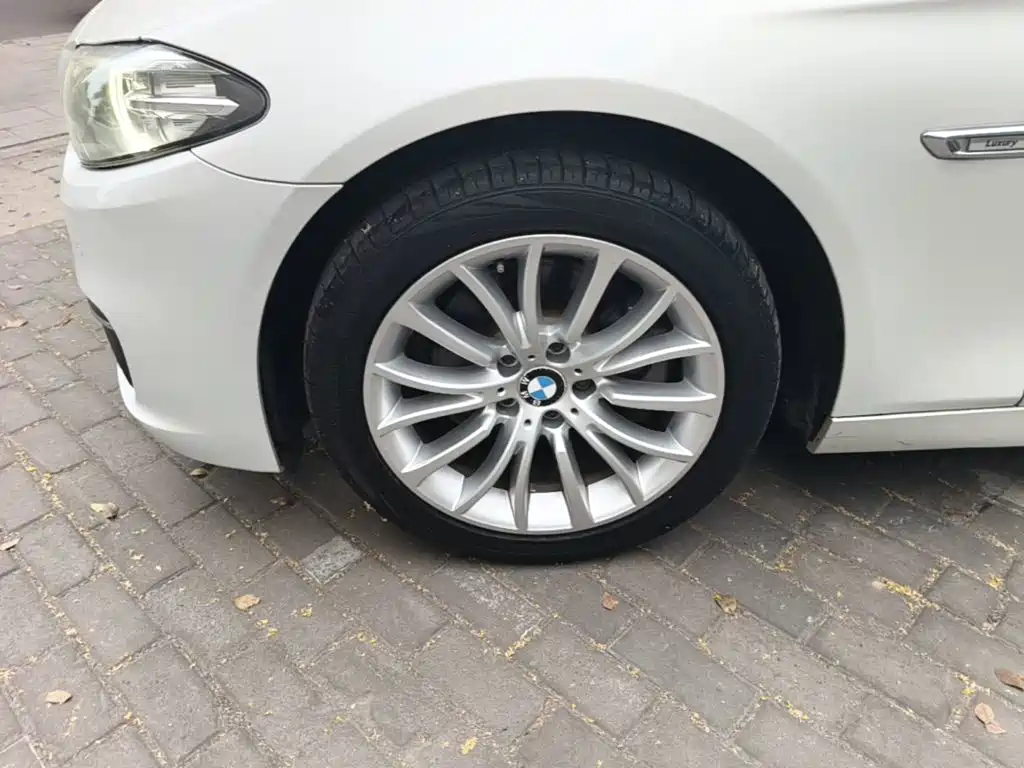 BMW 5 Series — миниатюра 23