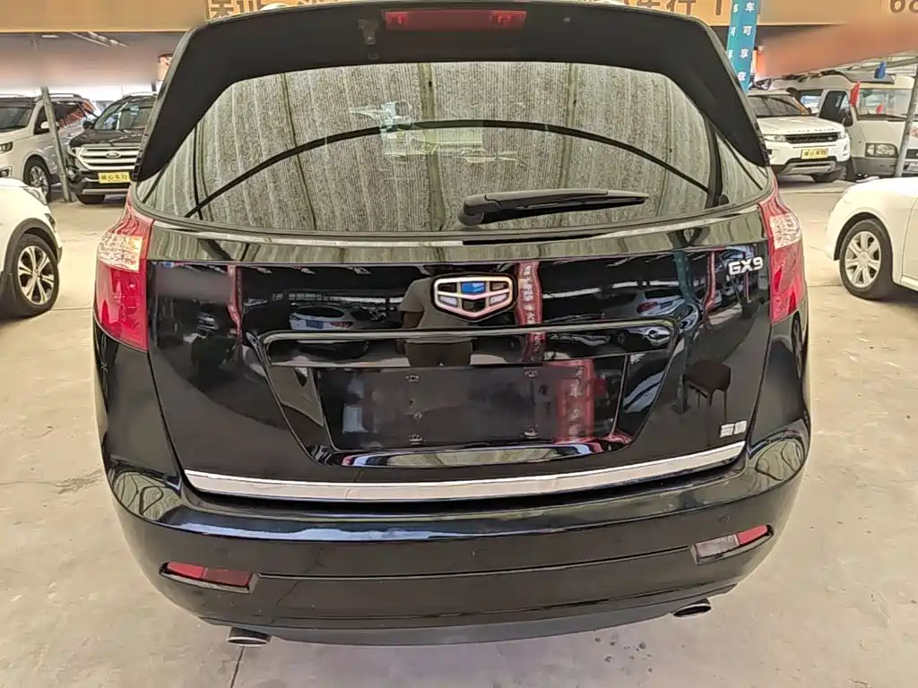 Geely Haoqing SUV — миниатюра 6