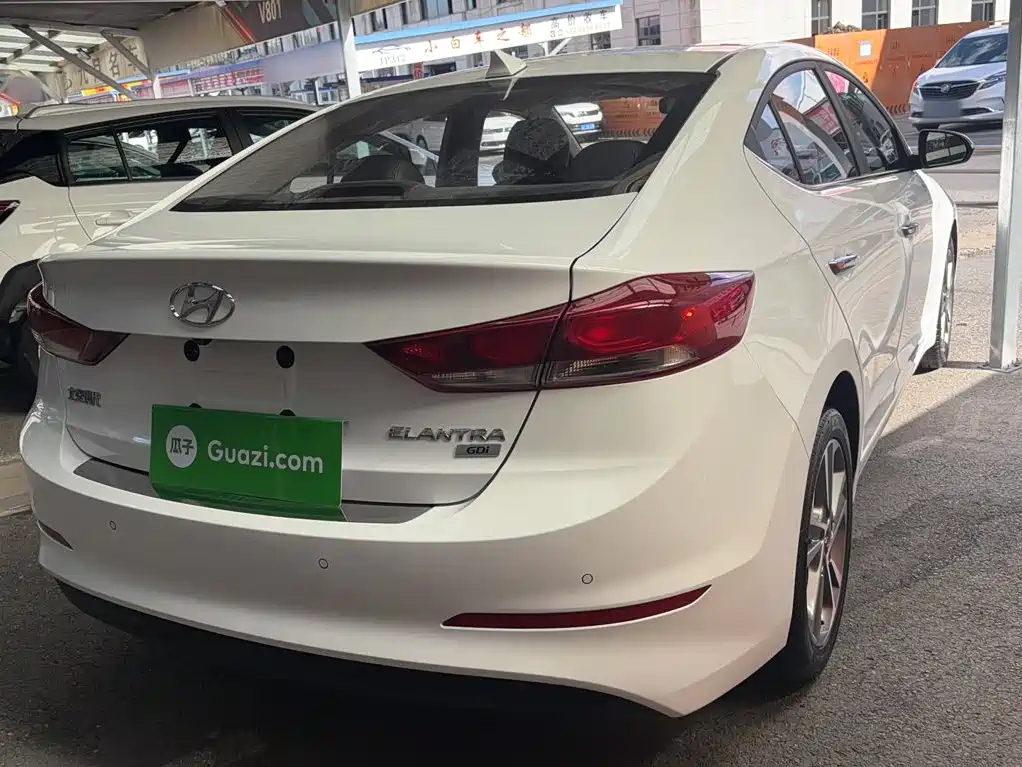 Hyundai Elantra — миниатюра 7