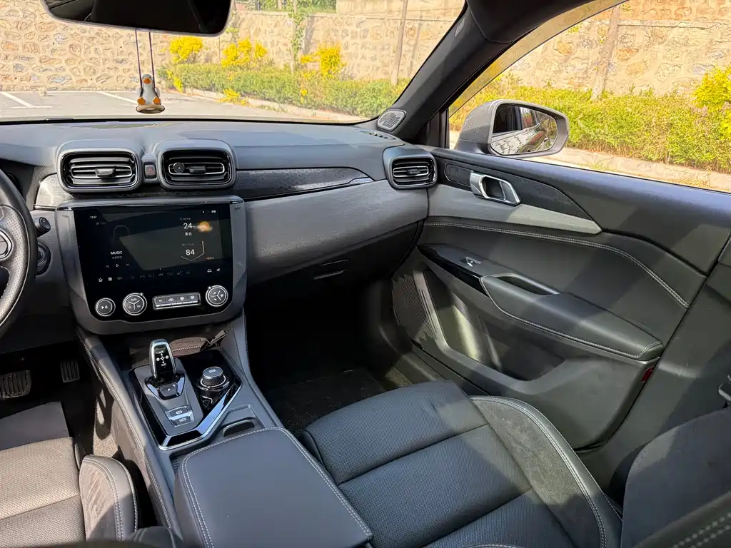 Lynk & Co 02 Hatchback — миниатюра 15