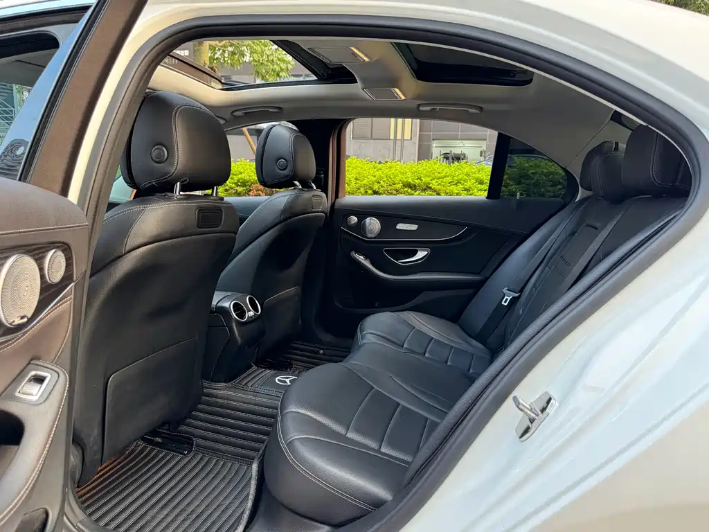 Mercedes-Benz C-Class — миниатюра 8