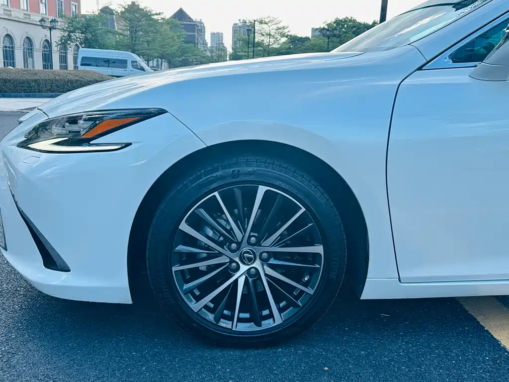 Lexus ES — миниатюра 9