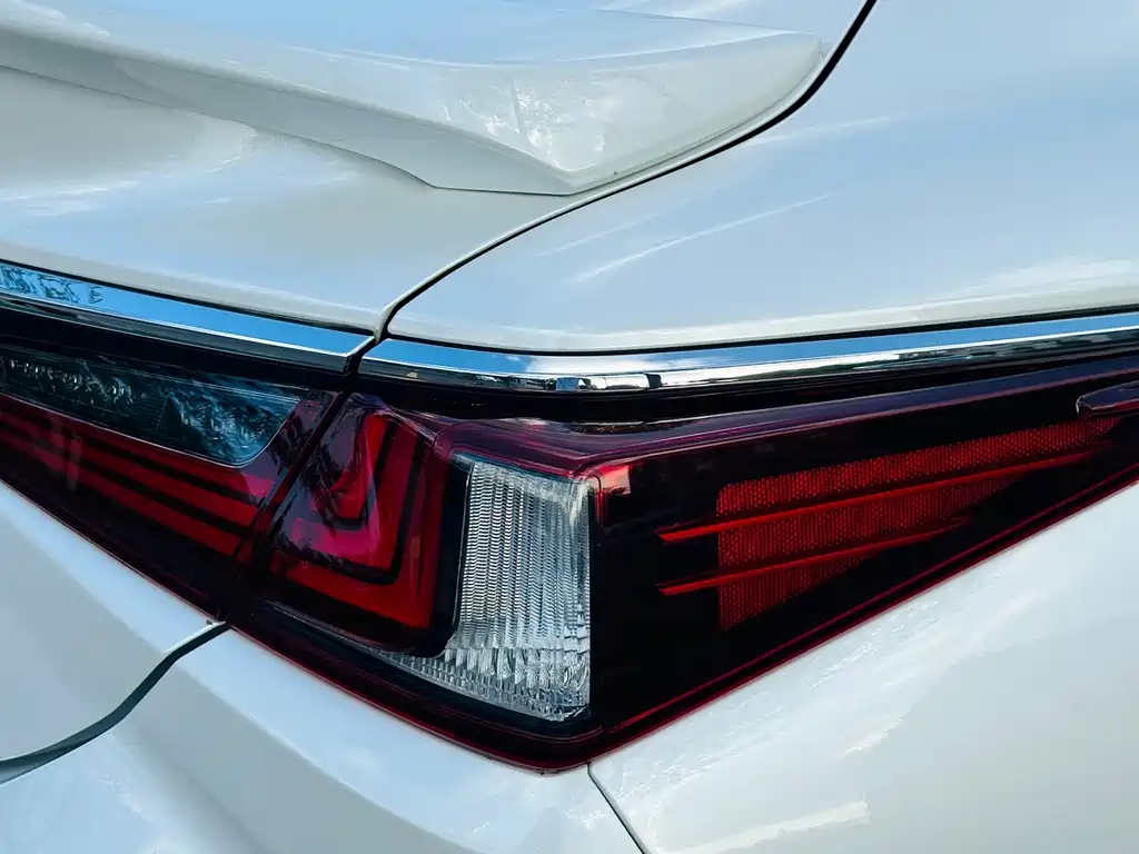 Lexus ES — миниатюра 13