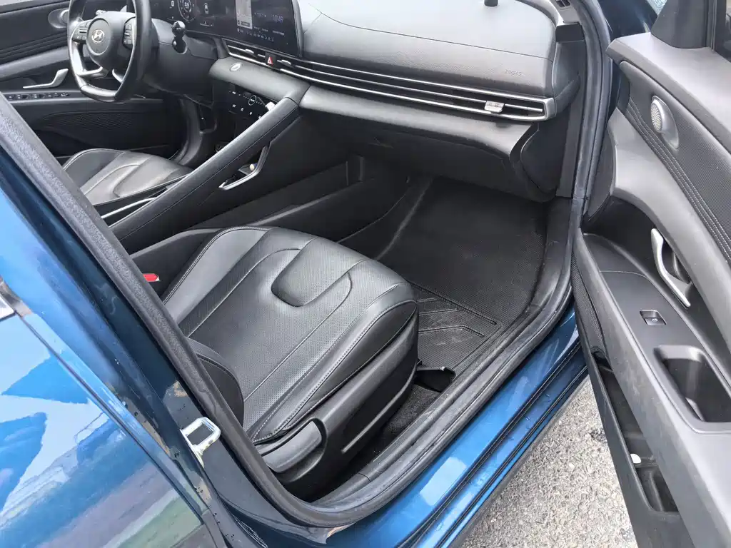 Hyundai Elantra — миниатюра 12