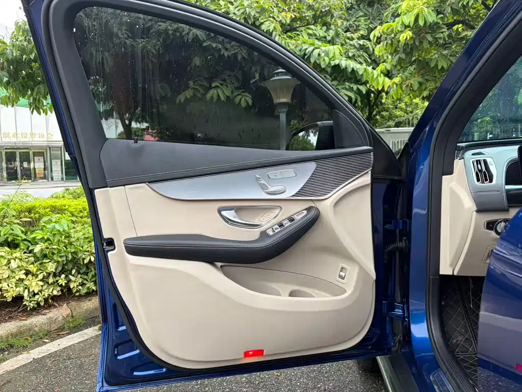 Mercedes-Benz EQC — миниатюра 11