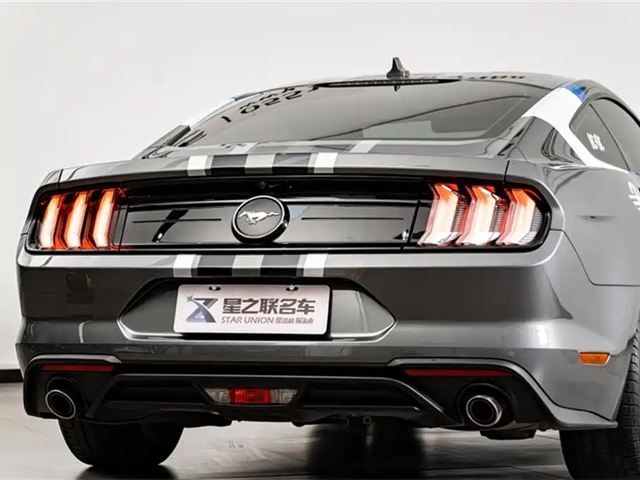 FORD MUSTANG