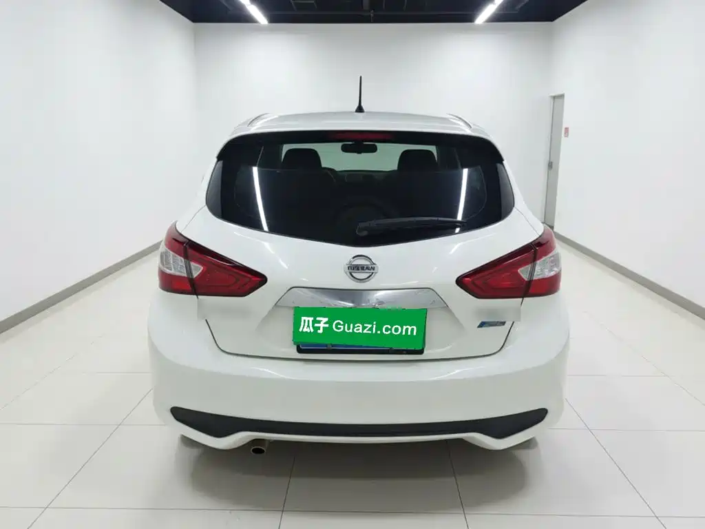 Nissan Tiida — миниатюра 3