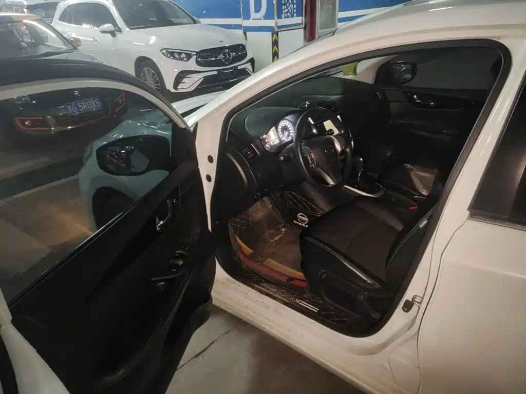 Nissan Tiida — миниатюра 12