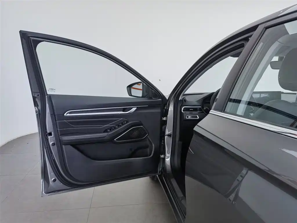 Geely Emgrand 2022 4 1.5L CVT Luxury