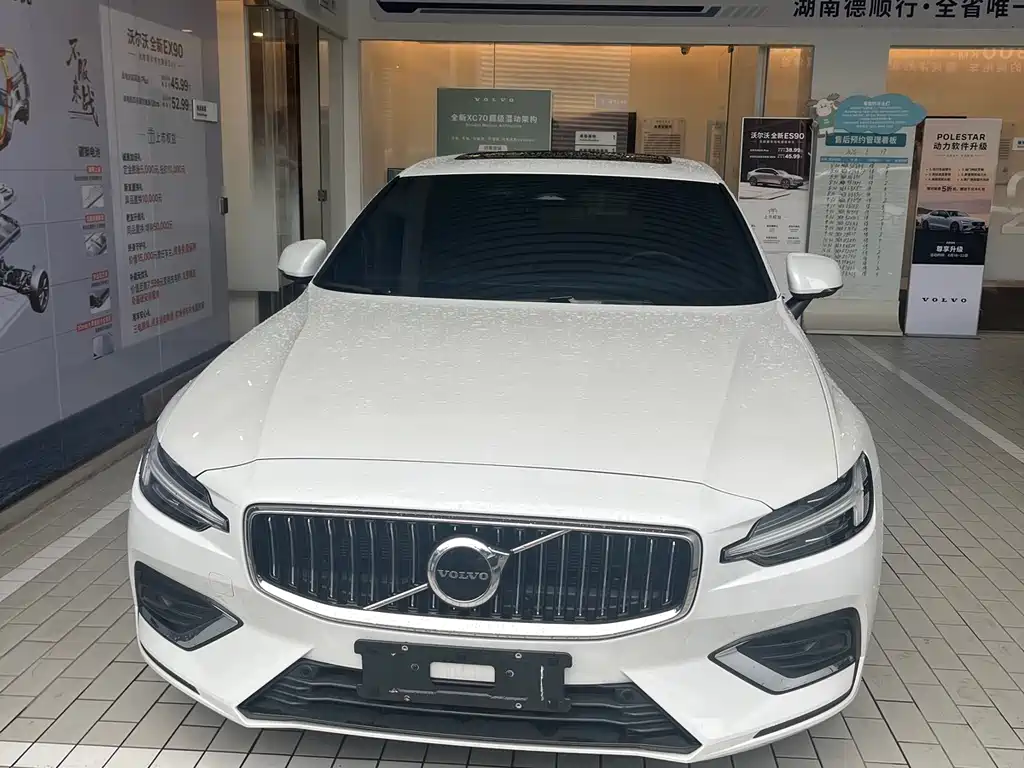Volvo S60 2026 B4 Luxury