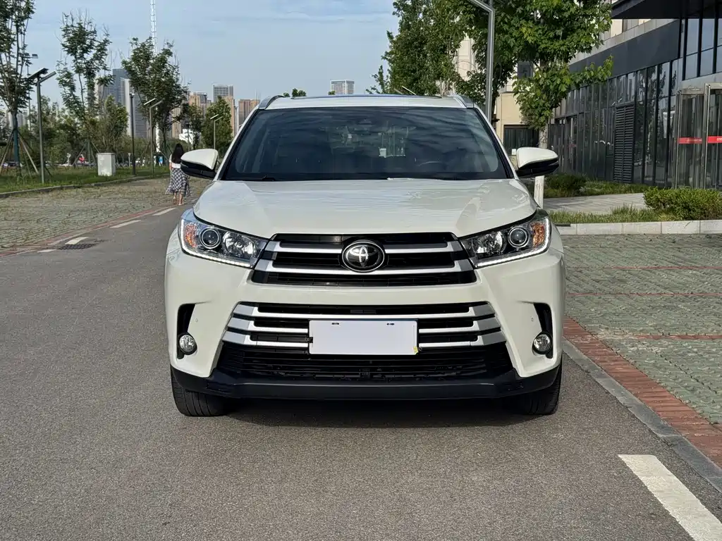 Toyota Highlander 2018 2.0T Luxury 7 мест V