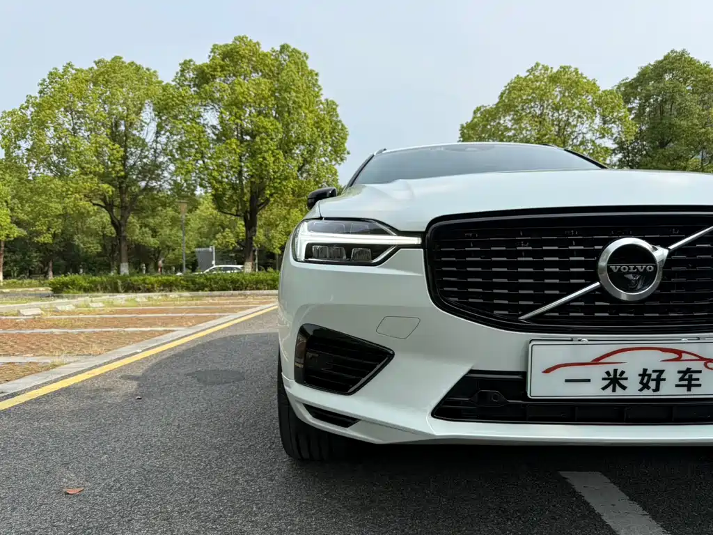 Volvo XC60 PHEV — миниатюра 18