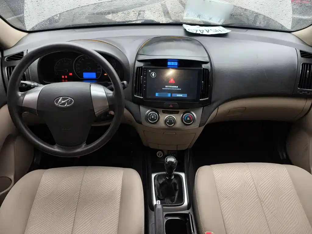 Hyundai Elantra — миниатюра 6