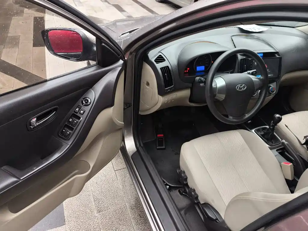 Hyundai Elantra — миниатюра 12