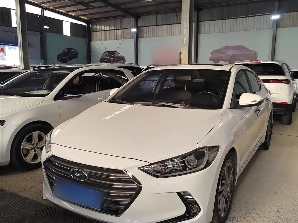 Купить Hyundai Elantra
