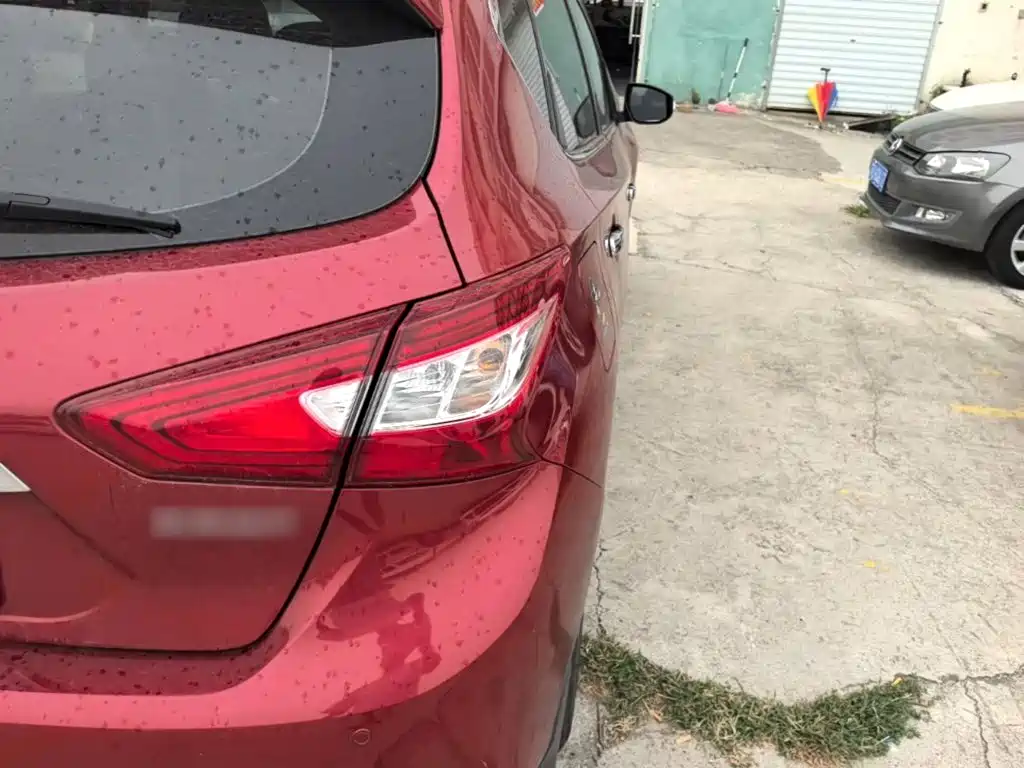 Nissan Tiida — миниатюра 8